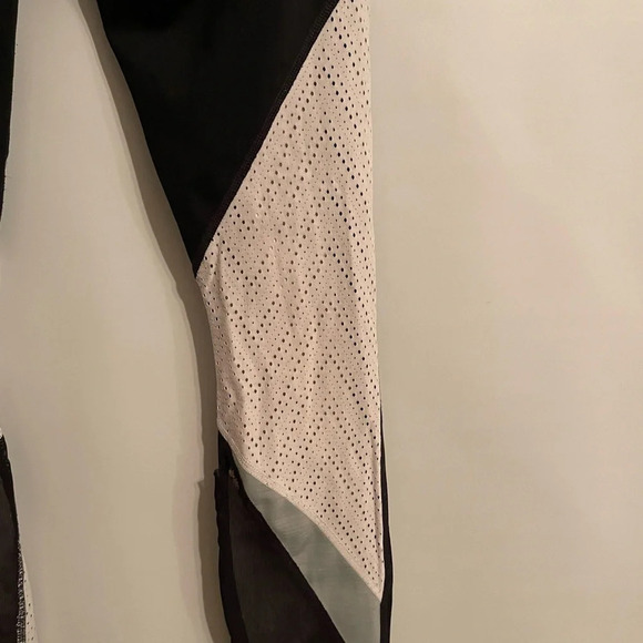 Athleta High Rise Precision 7/8 Legging - Picture 6 of 7